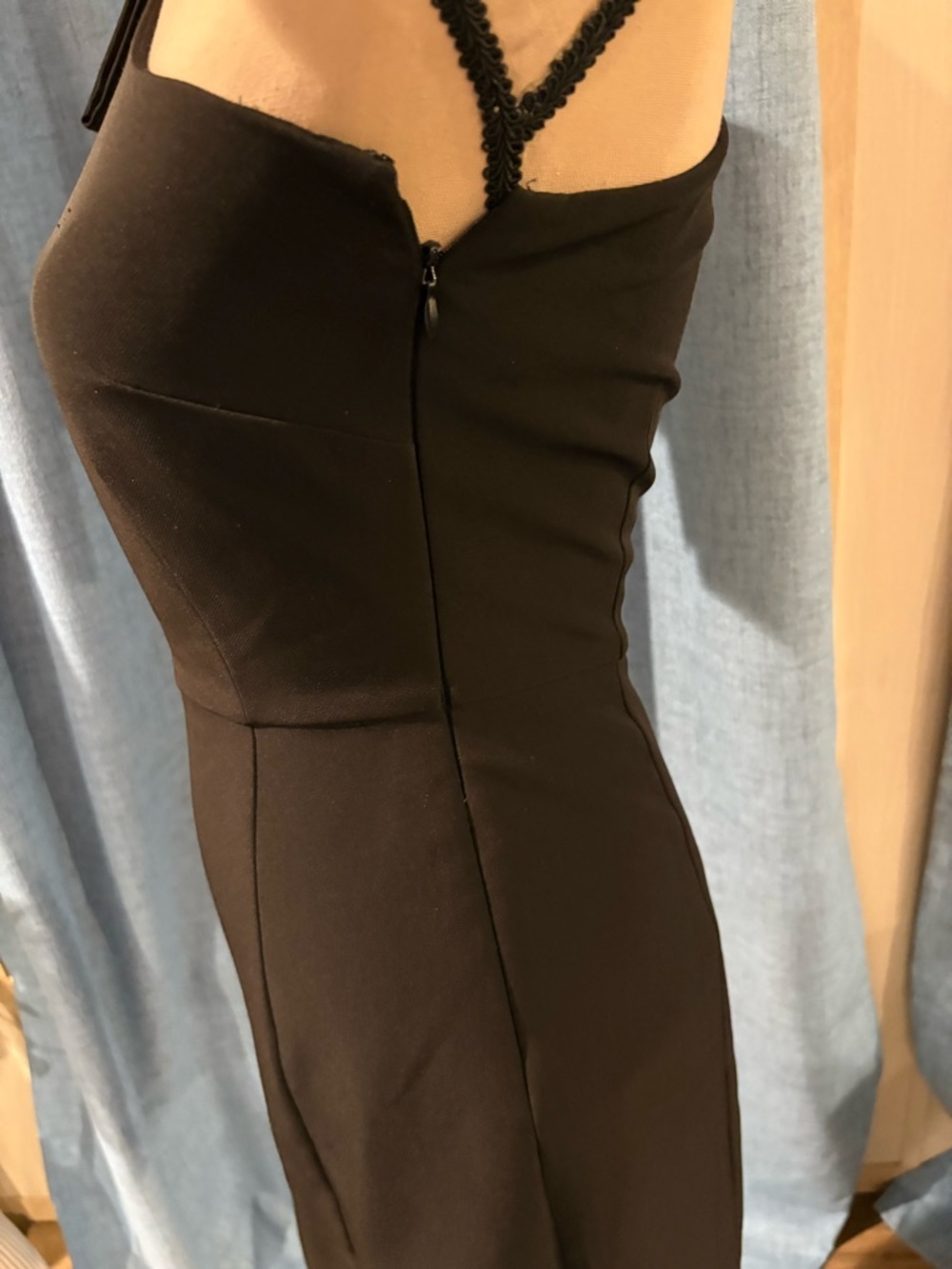 Gianni Bini One-Shoulder Black Cocktail Dress with Draped Bow - Picture 3 of 6